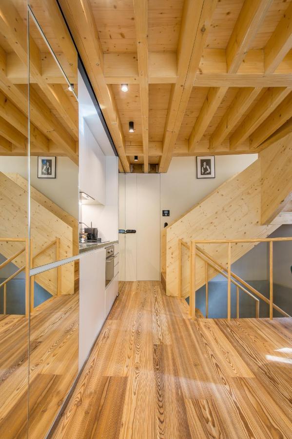 Apartment 62 Design House Ii *