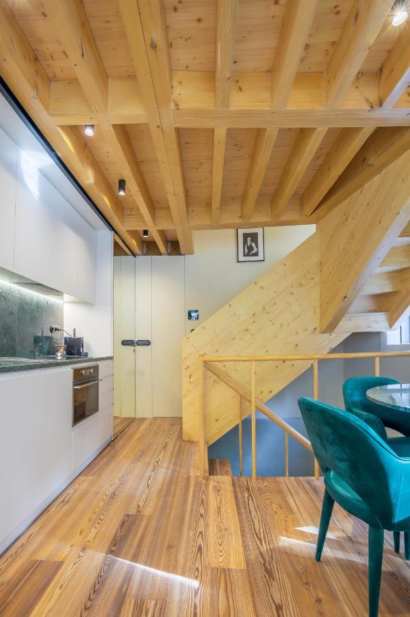 Apartment 62 Design House Ii *